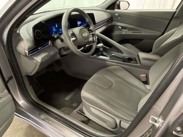 Hyundai Elantra  2024