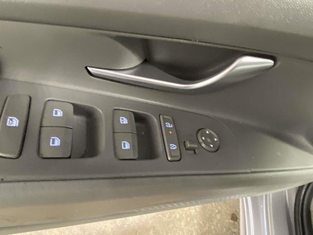 Hyundai Elantra  2024