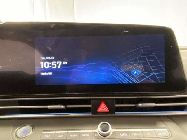 Hyundai Elantra  2024