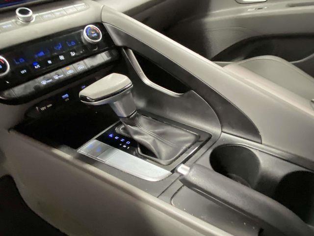 Hyundai Elantra  2024