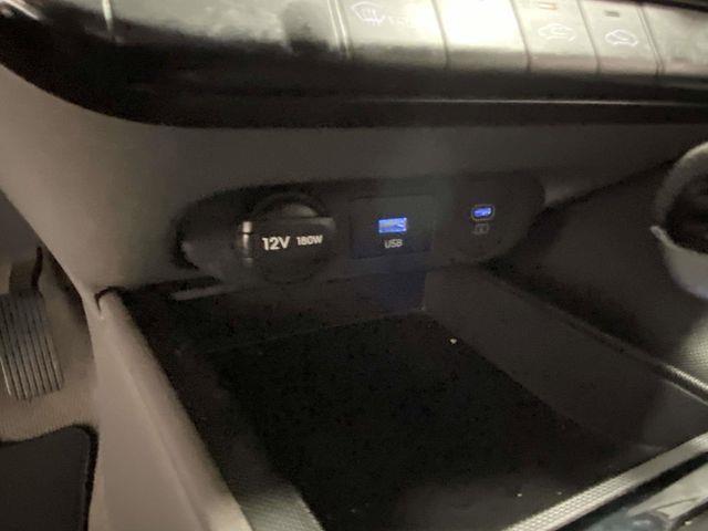 Hyundai Elantra  2024