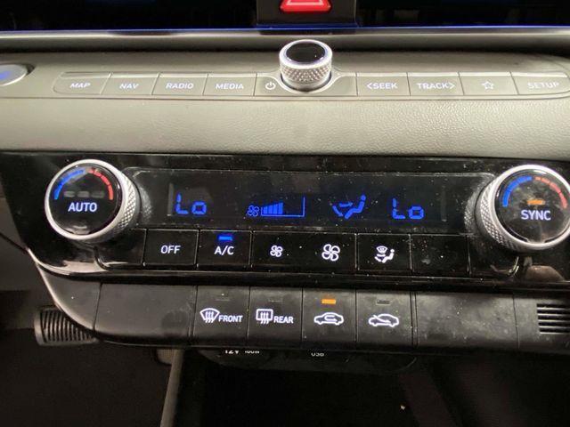 Hyundai Elantra  2024