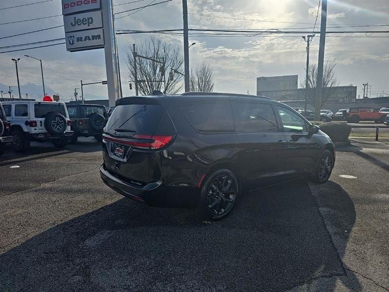 Chrysler Pacifica  2026