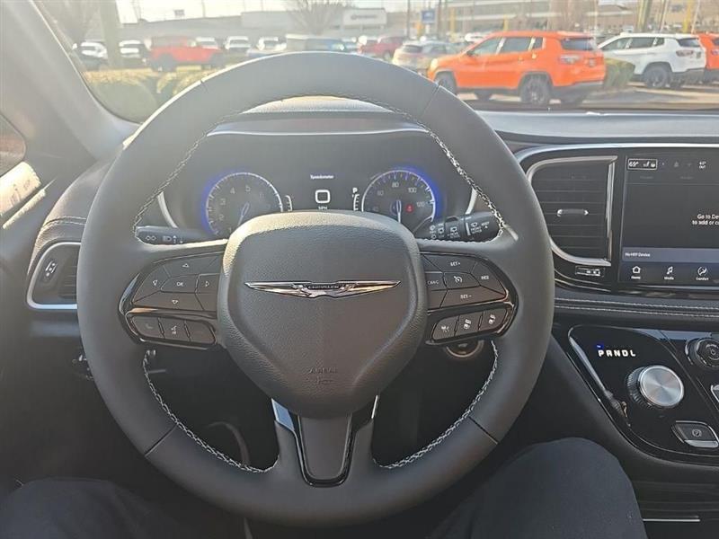 Chrysler Pacifica  2026