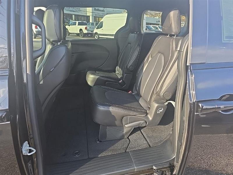 Chrysler Pacifica  2026