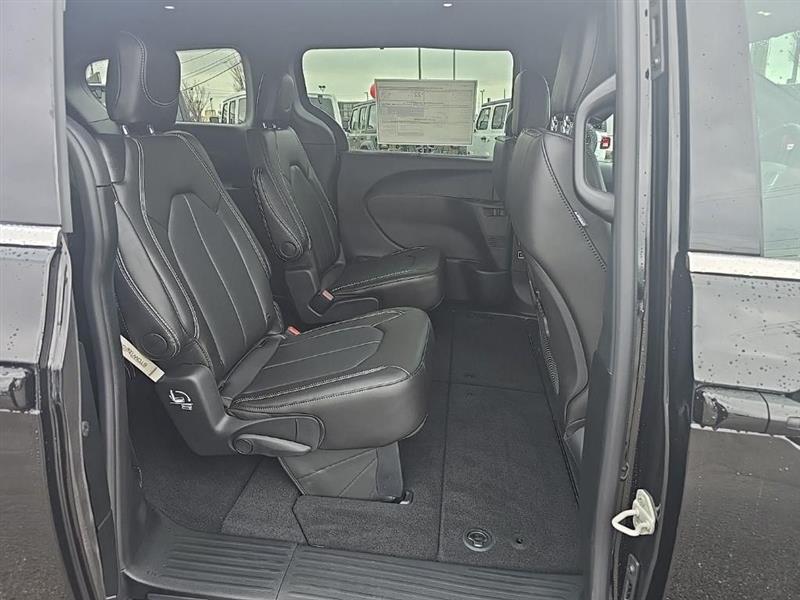 Chrysler Pacifica  2026