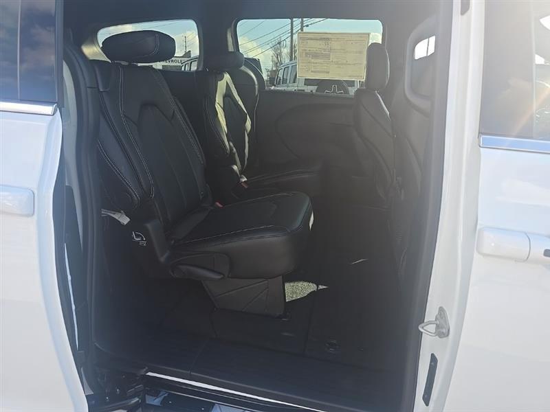 Chrysler Pacifica  2026