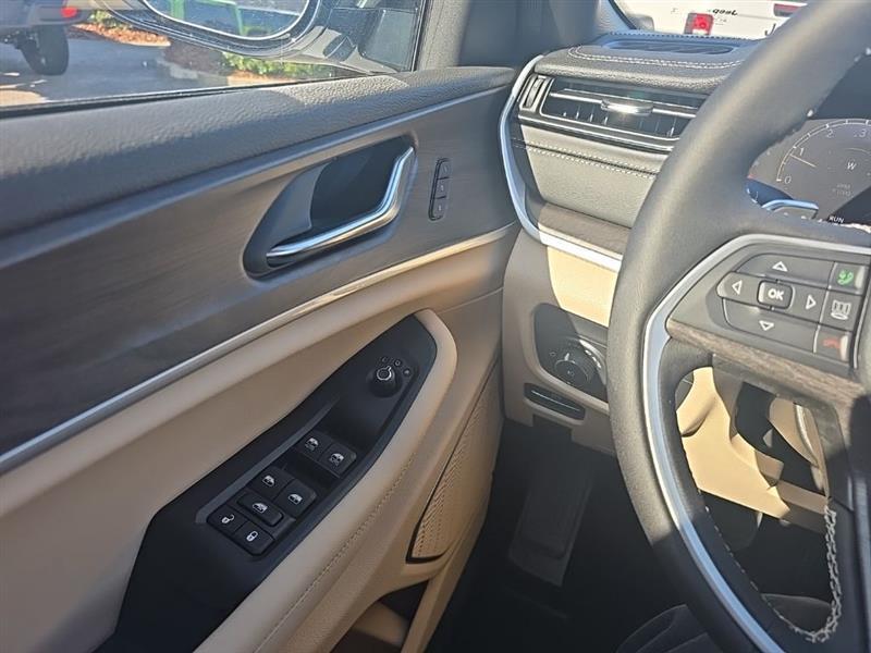 Jeep Grand Cherokee  2026