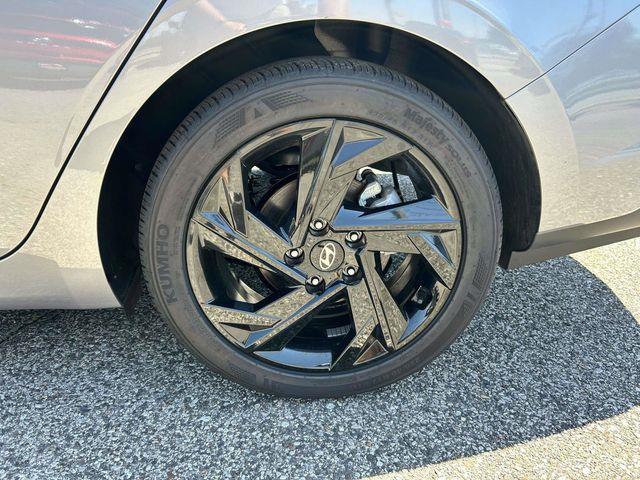 Hyundai Elantra  2026