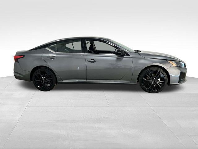 Nissan Altima  2024
