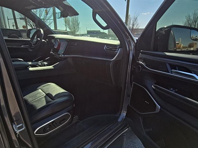 Jeep Wagoneer L  2023