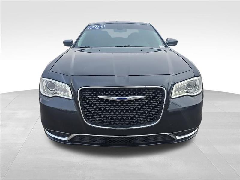 Chrysler 300  2019
