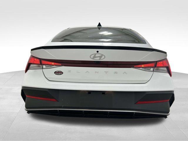 Hyundai Elantra  2025