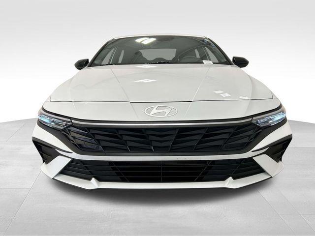 Hyundai Elantra  2025