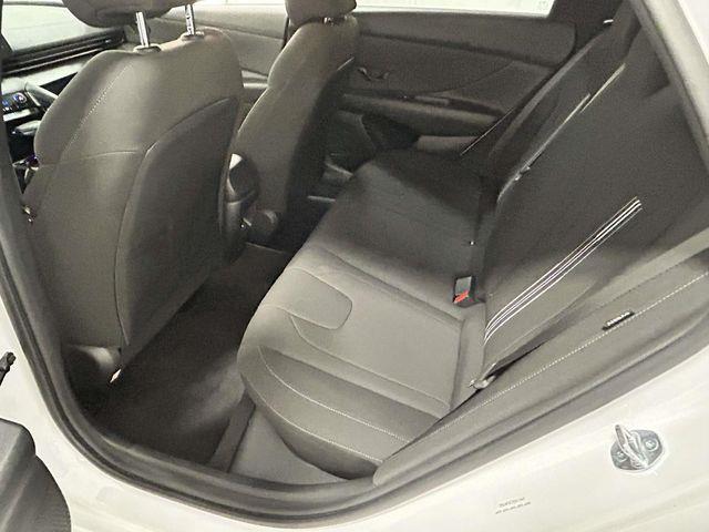 Hyundai Elantra  2025