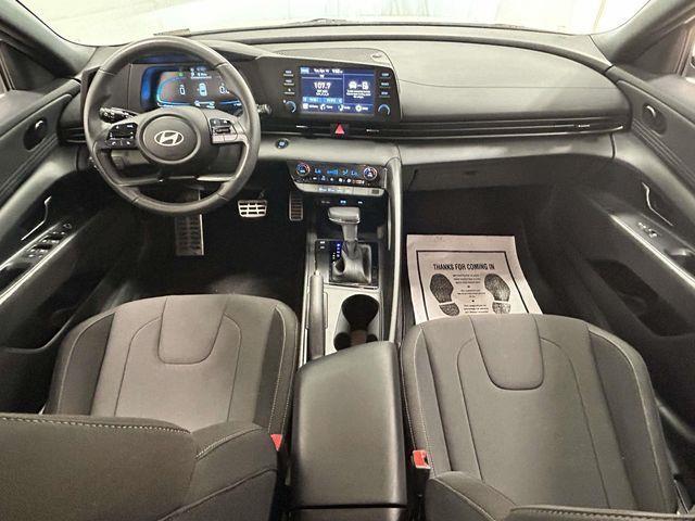 Hyundai Elantra  2025