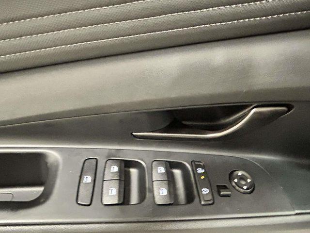 Hyundai Elantra  2025