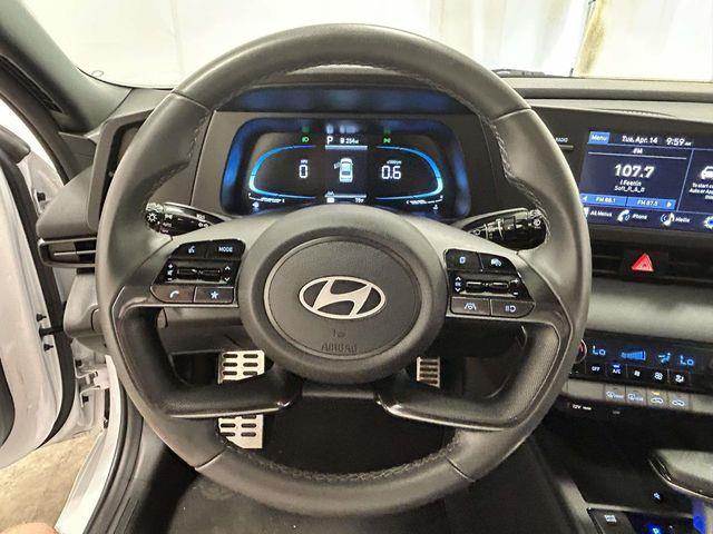 Hyundai Elantra  2025