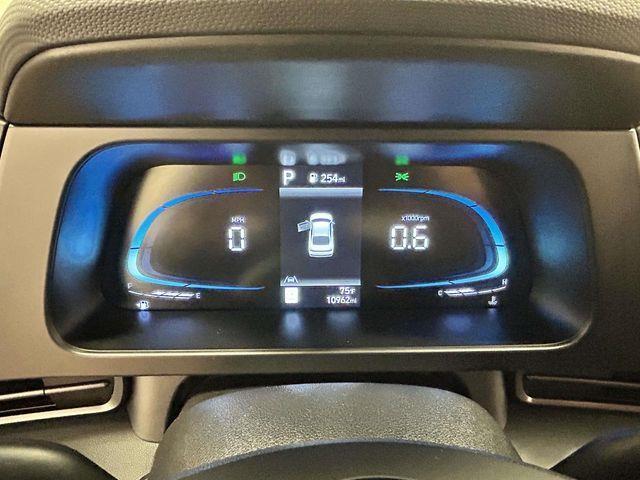 Hyundai Elantra  2025