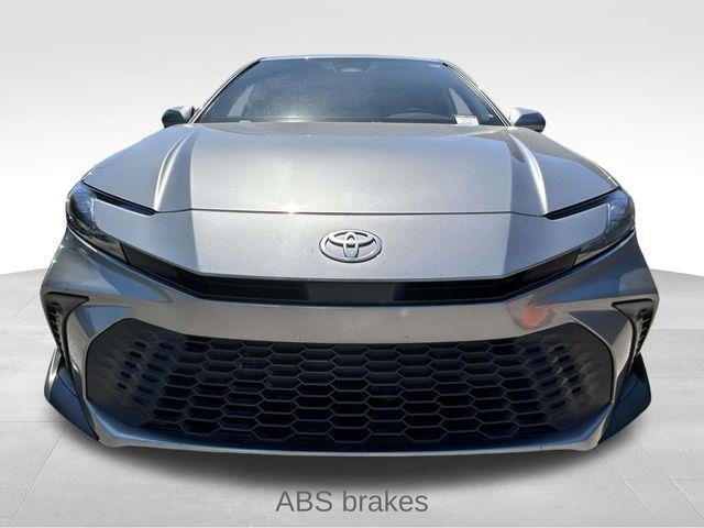 Toyota Camry Hybrid  2025
