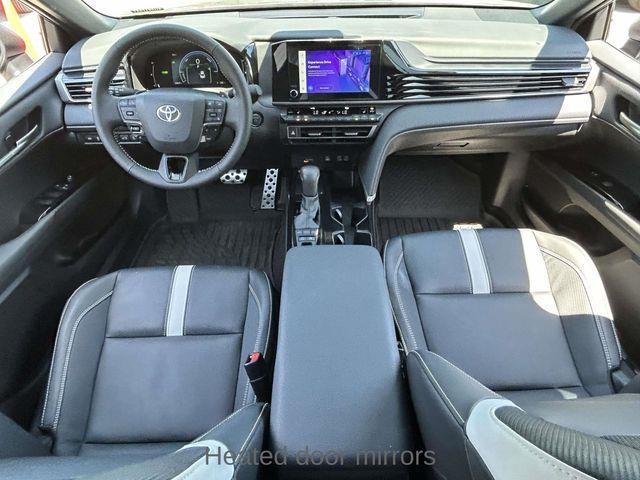 Toyota Camry Hybrid  2025