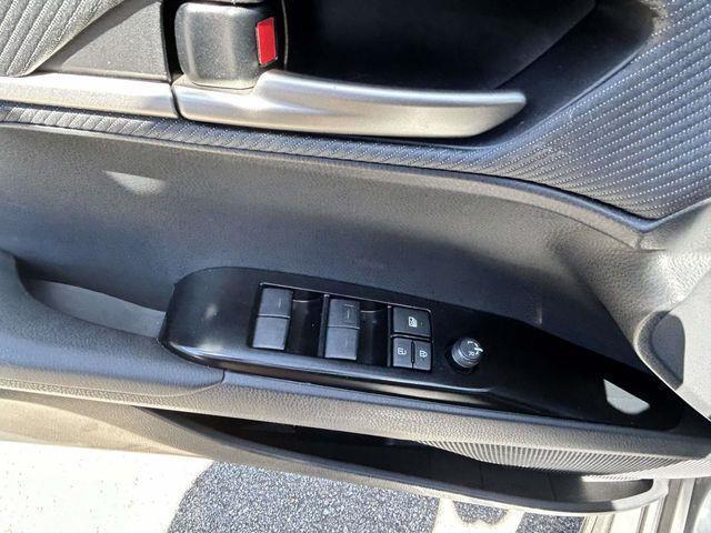 Toyota Camry Hybrid  2025