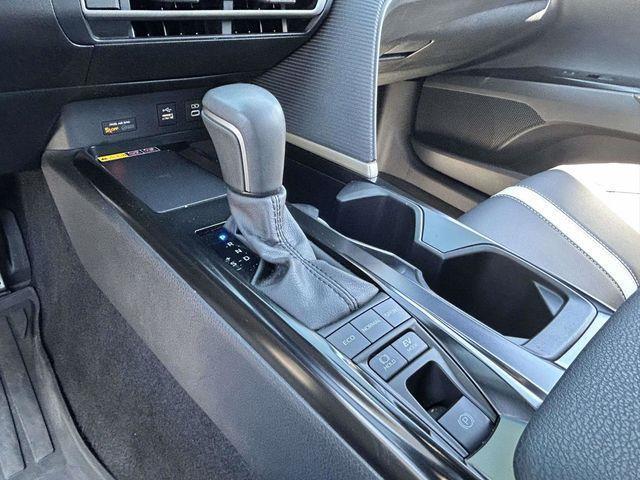 Toyota Camry Hybrid  2025