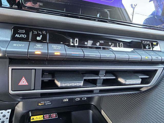 Toyota Camry Hybrid  2025