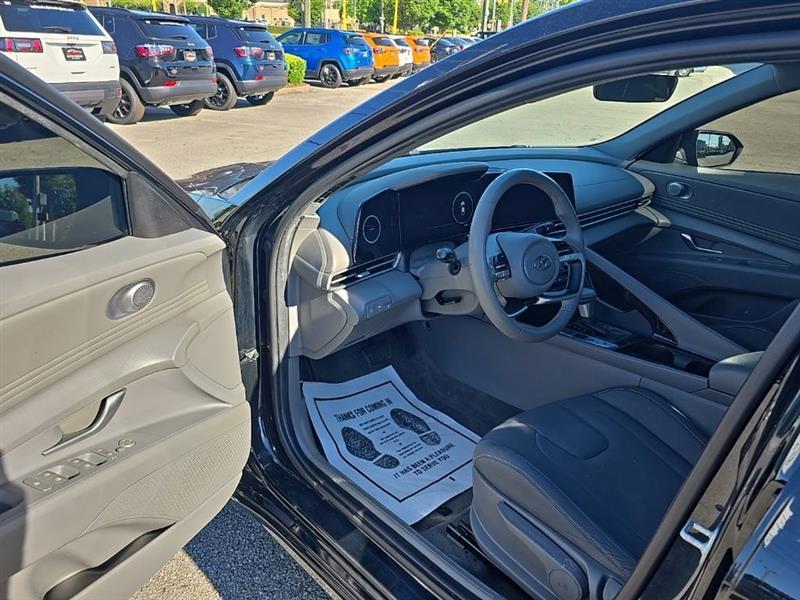 Hyundai Elantra  2023