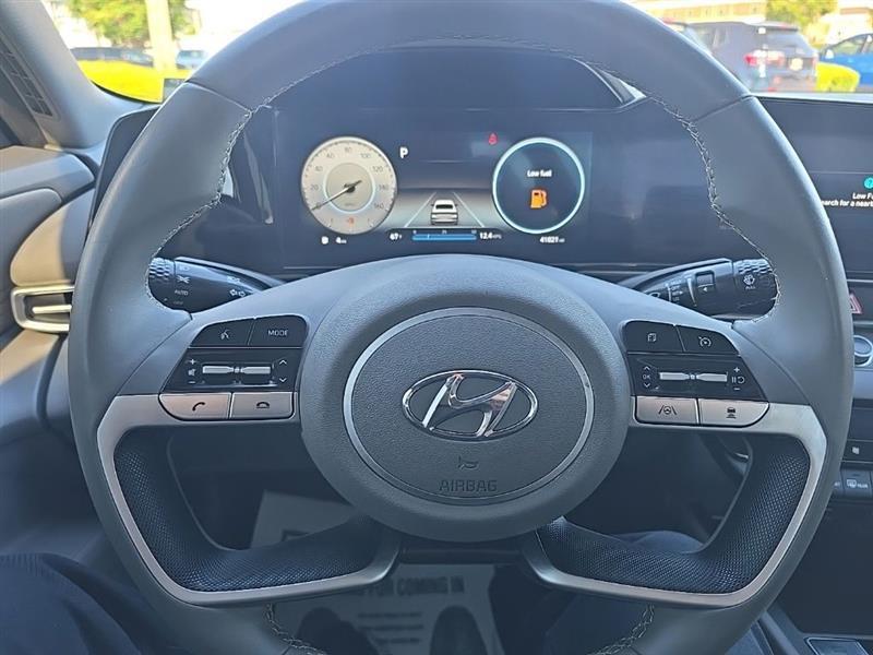 Hyundai Elantra  2023