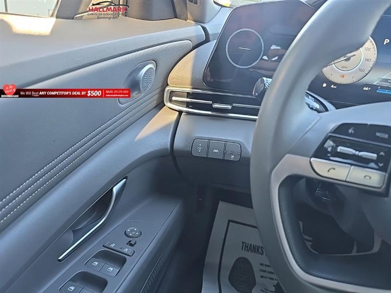 Hyundai Elantra  2023
