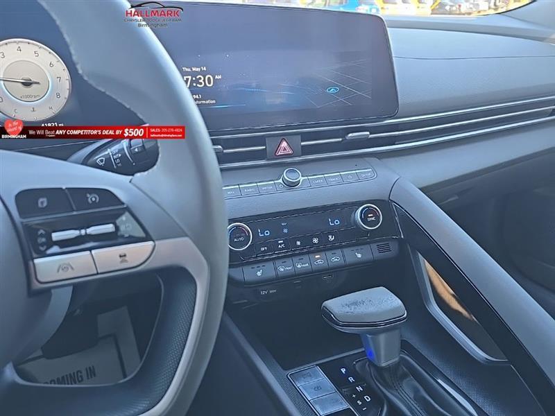 Hyundai Elantra  2023