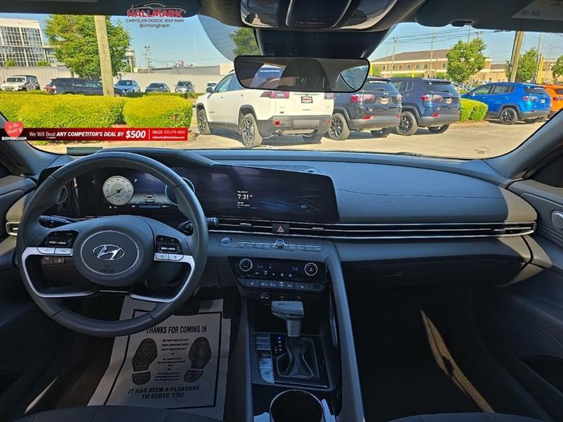 Hyundai Elantra  2023