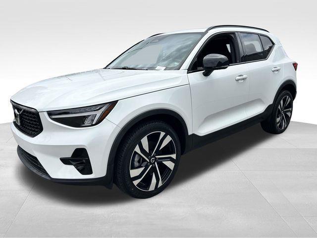 Volvo XC40  2023