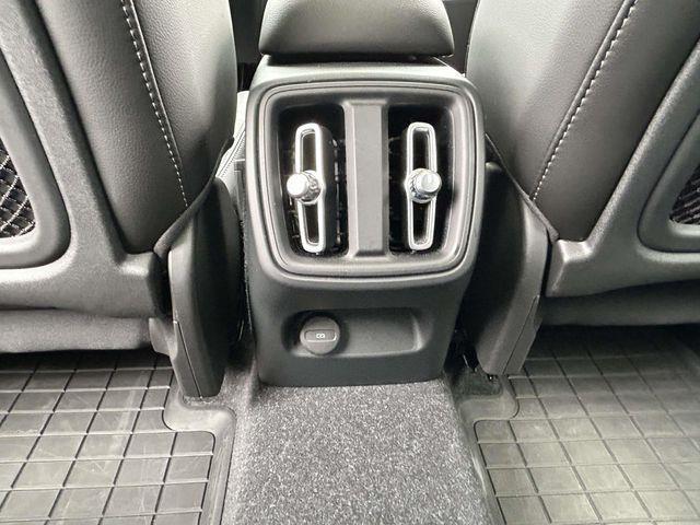 Volvo XC40  2023