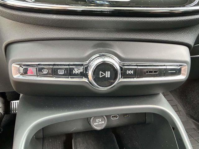 Volvo XC40  2023