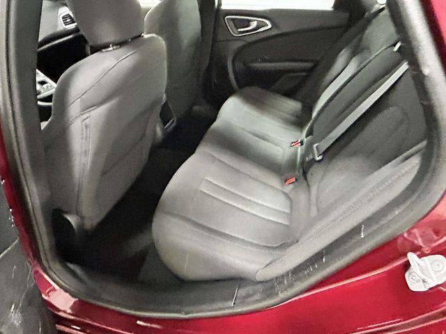 Chrysler 200  2016