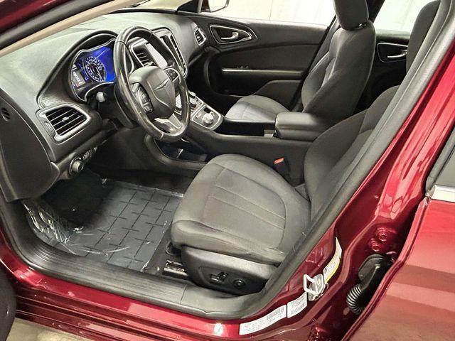 Chrysler 200  2016