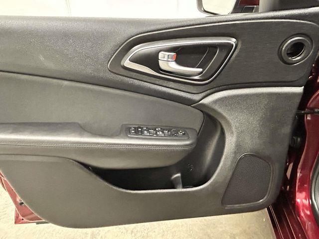 Chrysler 200  2016