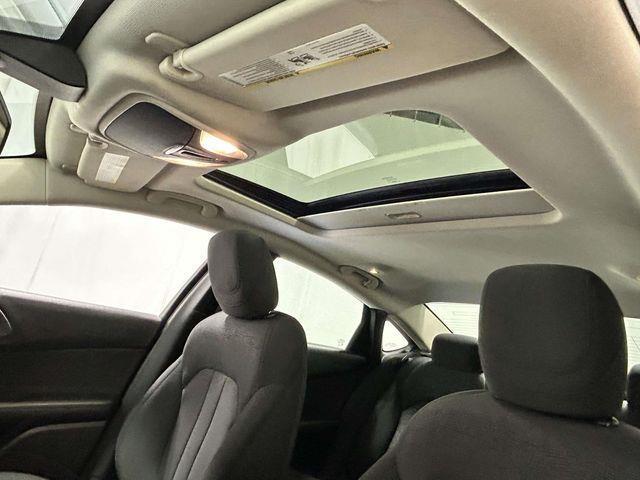 Chrysler 200  2016