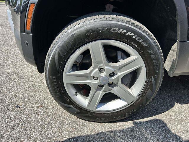 Land Rover Defender  2023