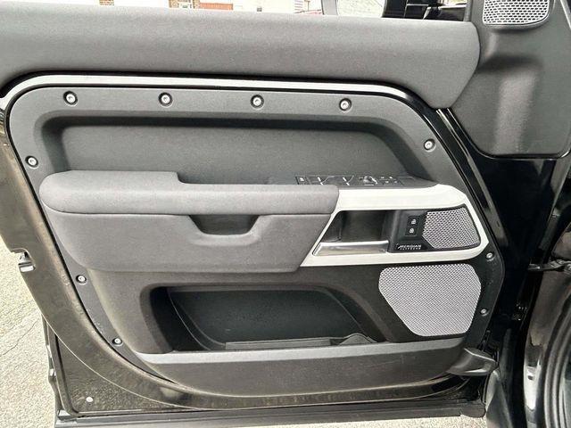Land Rover Defender  2023