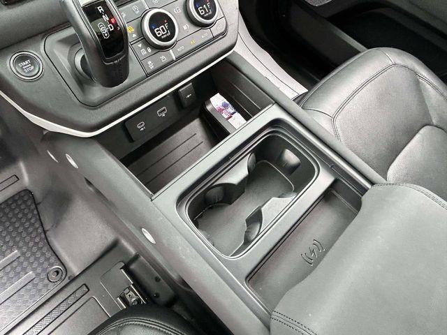 Land Rover Defender  2023