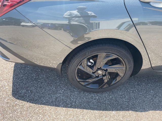Hyundai Elantra  2026