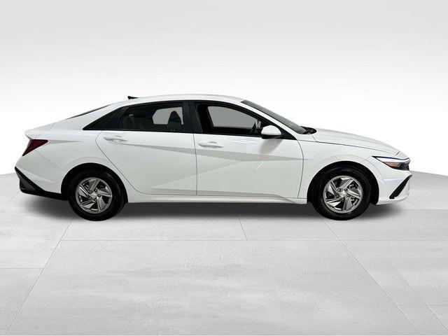 Hyundai Elantra  2025