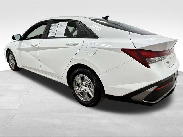 Hyundai Elantra  2025