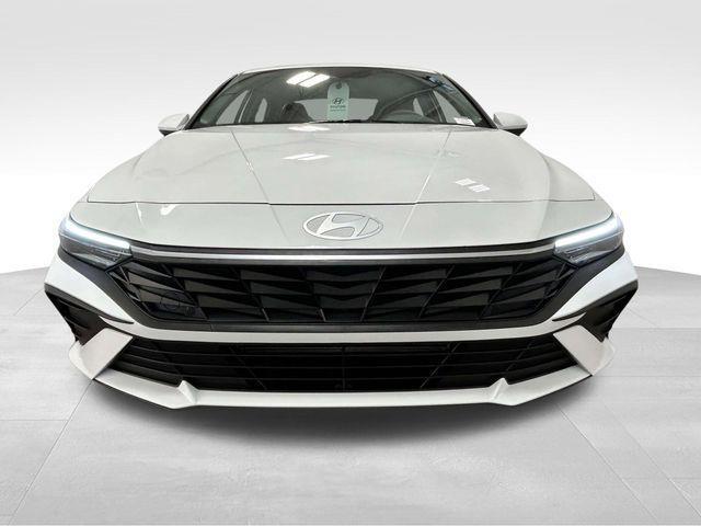 Hyundai Elantra  2025