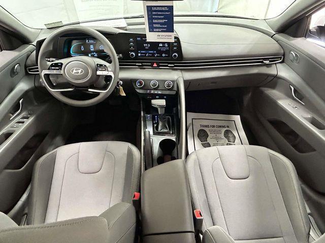 Hyundai Elantra  2025