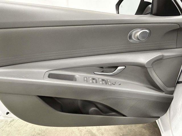 Hyundai Elantra  2025
