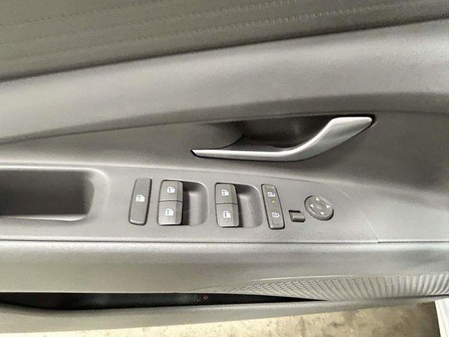 Hyundai Elantra  2025